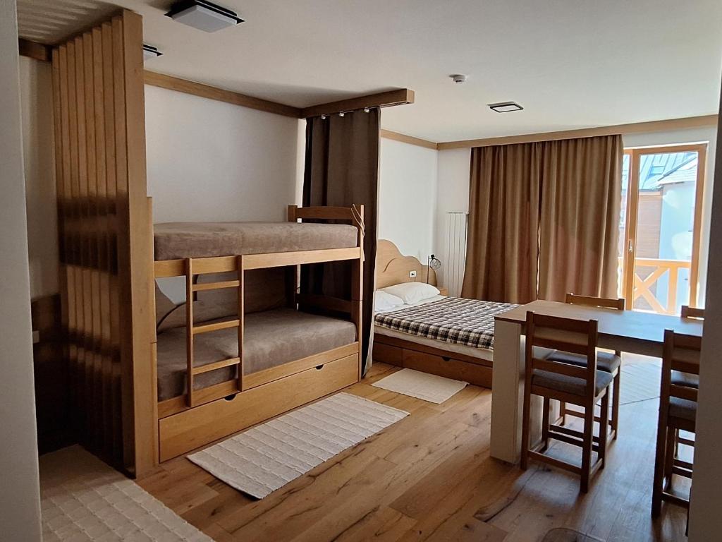 Ένα ή περισσότερα κρεβάτια σε δωμάτιο στο Aparthotel Vucko Apartman D444 private host