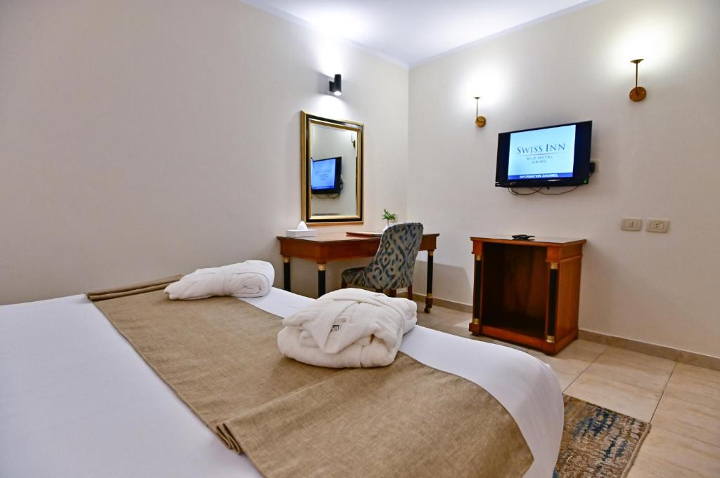 Postel nebo postele na pokoji v ubytování Swiss Inn Nile Hotel