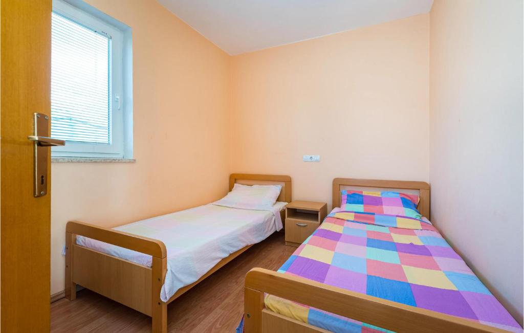 Posteľ alebo postele v izbe v ubytovaní Gorgeous Apartment In Rtina With Wifi