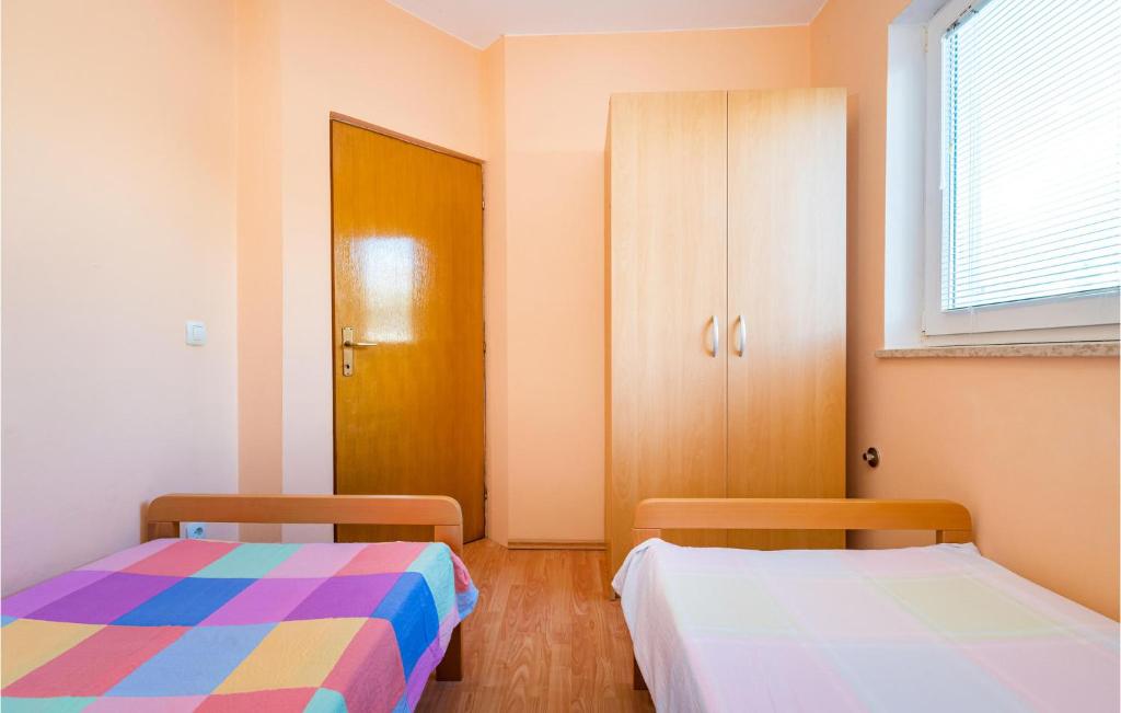 Posteľ alebo postele v izbe v ubytovaní Gorgeous Apartment In Rtina With Wifi