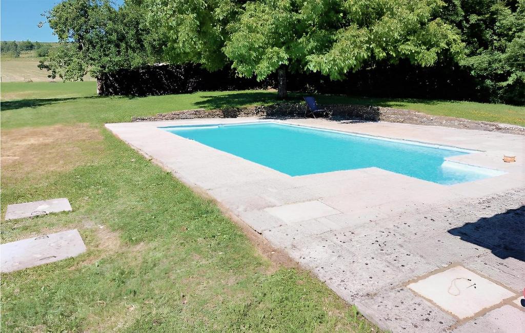 an overhead view of a swimming pool in a yard at 9 Bedroom Nice Home In Gigny in Gigny-sur-Suran