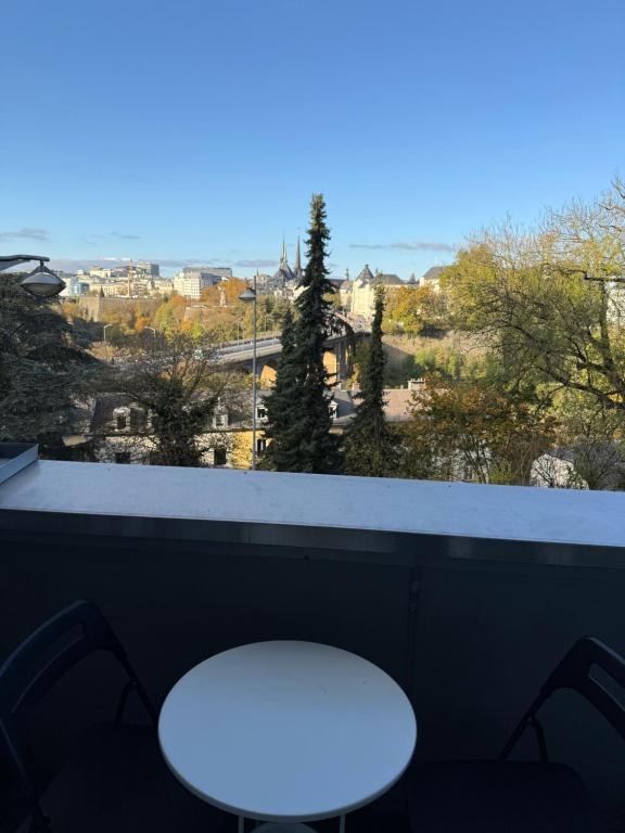 Chic Central Luxembourg Flat - Resim 11