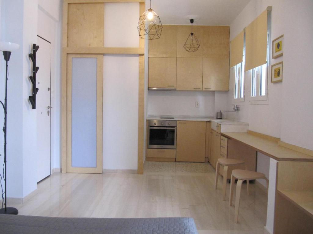 Una cocina o cocineta en Cosy Studio at the heart of glyfada