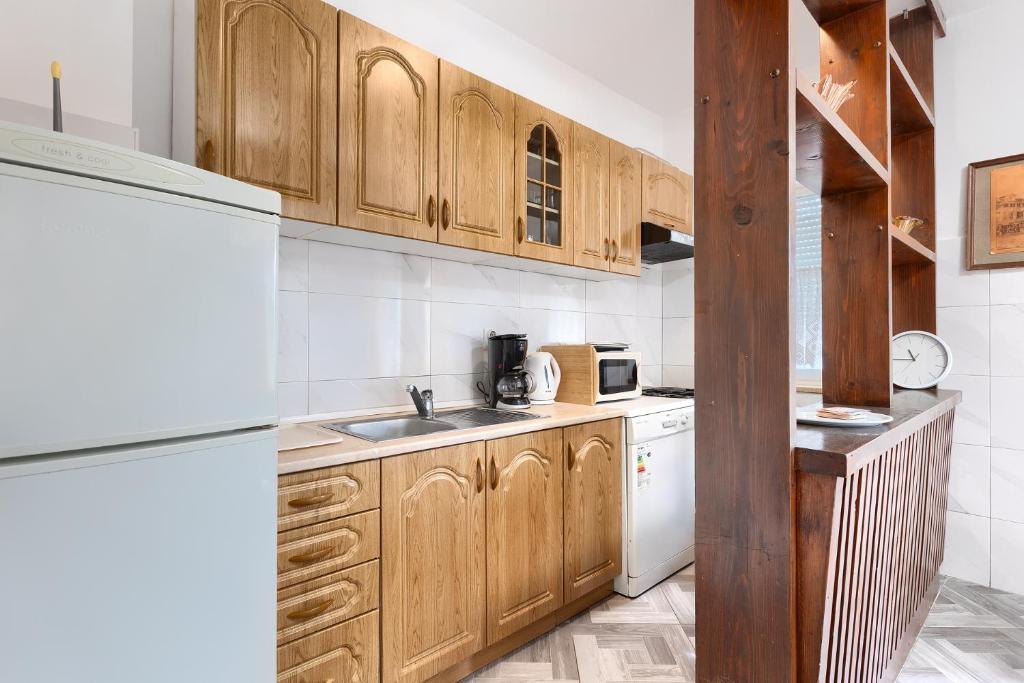 Kuchnia lub aneks kuchenny w obiekcie Apartments Erla