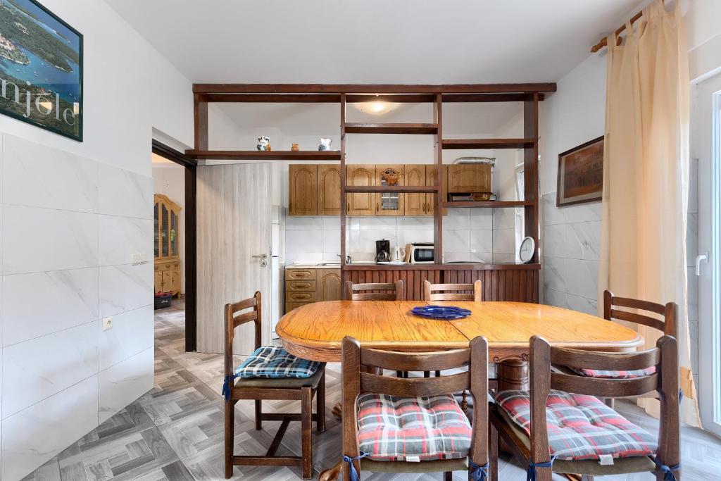 Kuchnia lub aneks kuchenny w obiekcie Apartments Erla