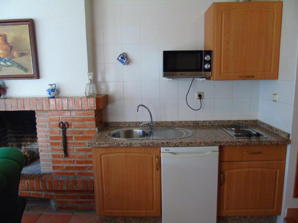 Una cocina o zona de cocina en Apartamentos Turísticos Cumbres Verdes