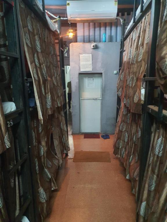 Kuchyň nebo kuchyňský kout v ubytování Bapuji Dormitory Hostel Mumbai