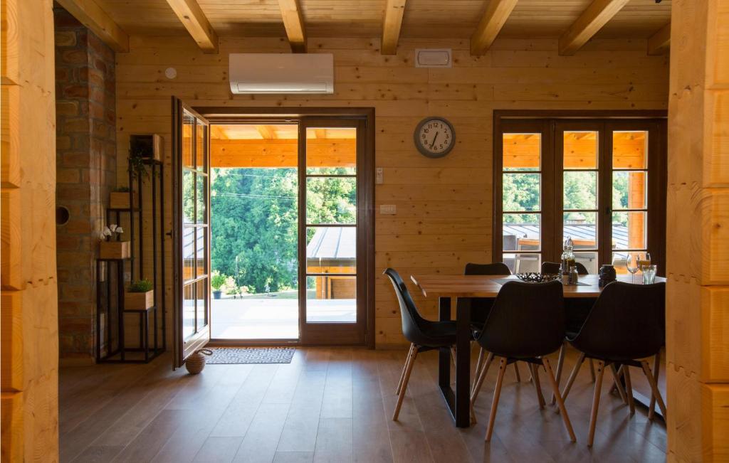 Fotografie z fotogalerie ubytování Beautiful Home In Donje Taboriste v destinaci Latin