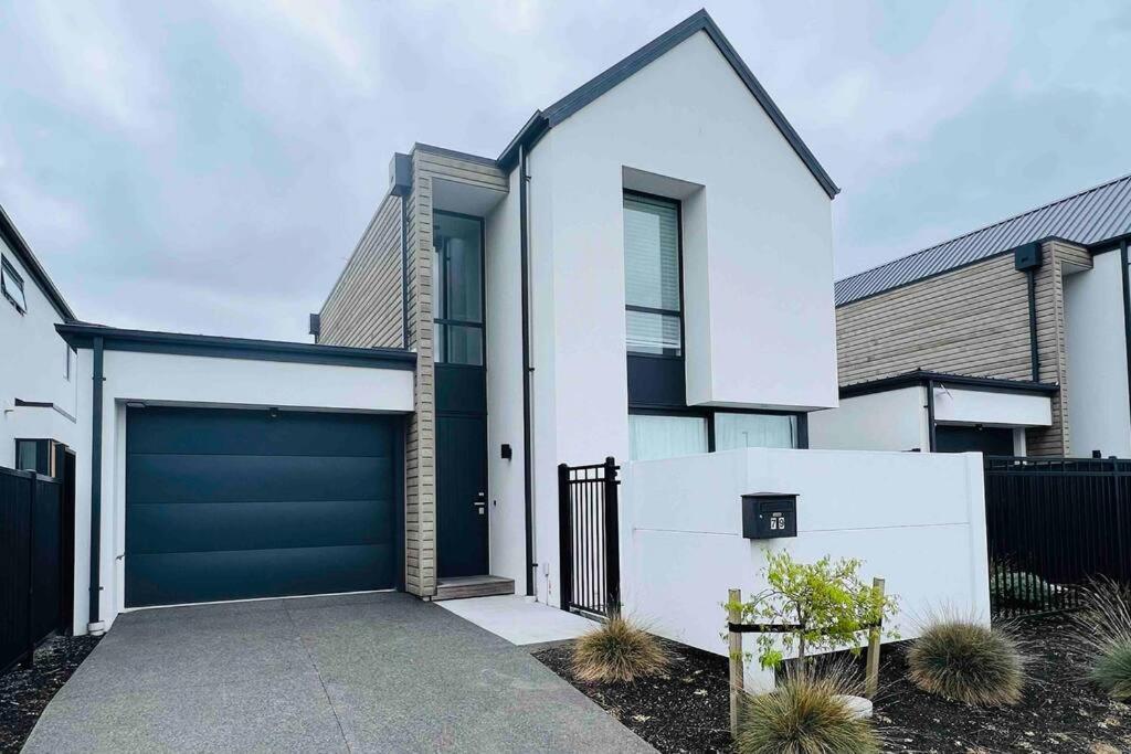 Family House Airport Heaven - Resim 9