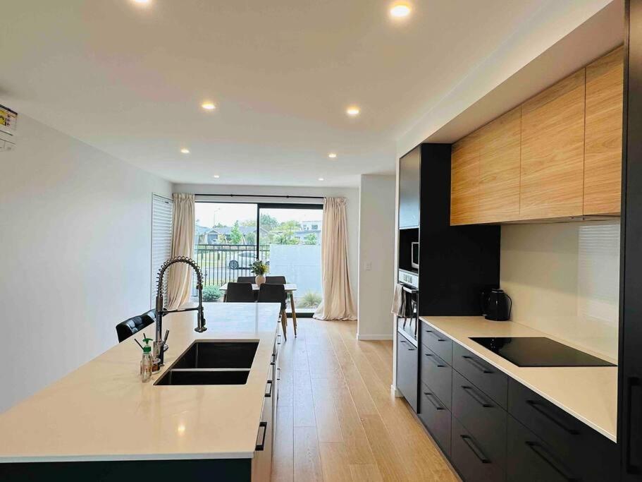 Family House Airport Heaven - Resim 12