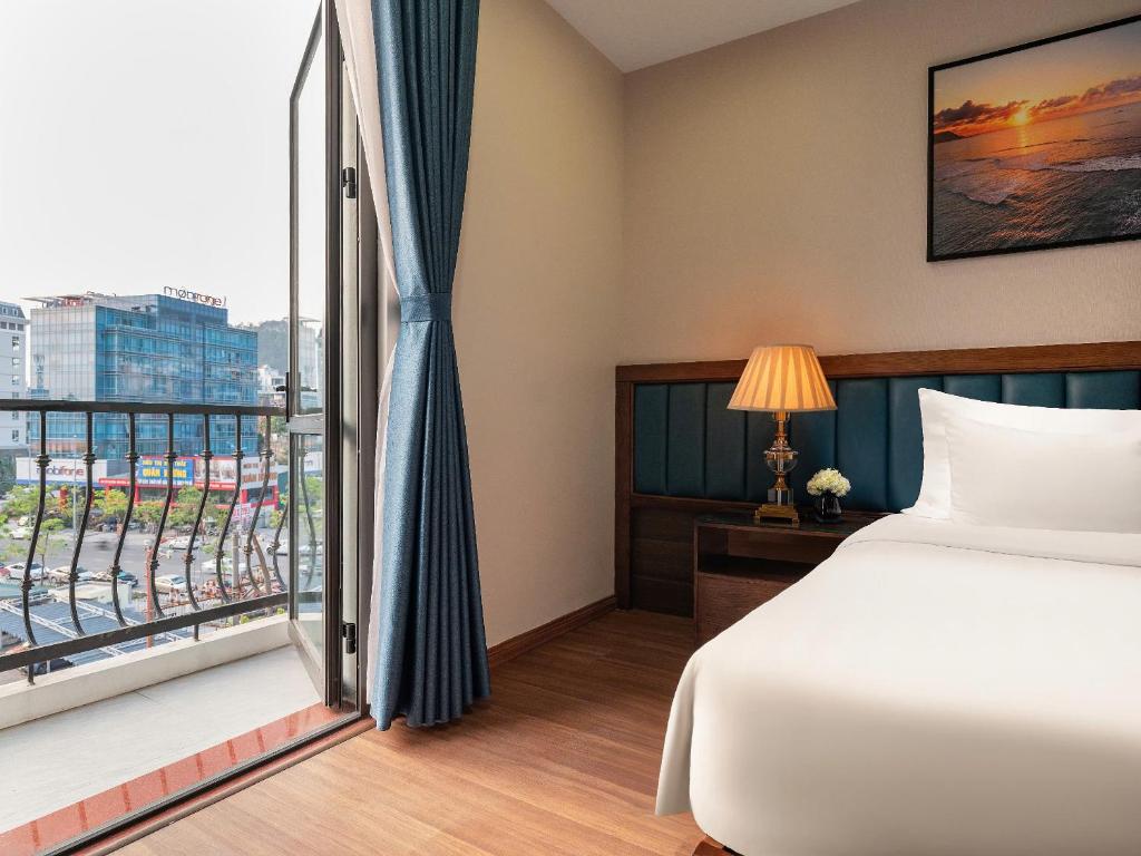 Halong Boutique Hotel - Family Studio