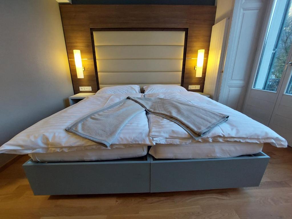 Postel nebo postele na pokoji v ubytování Hotel Post Glarnerhof