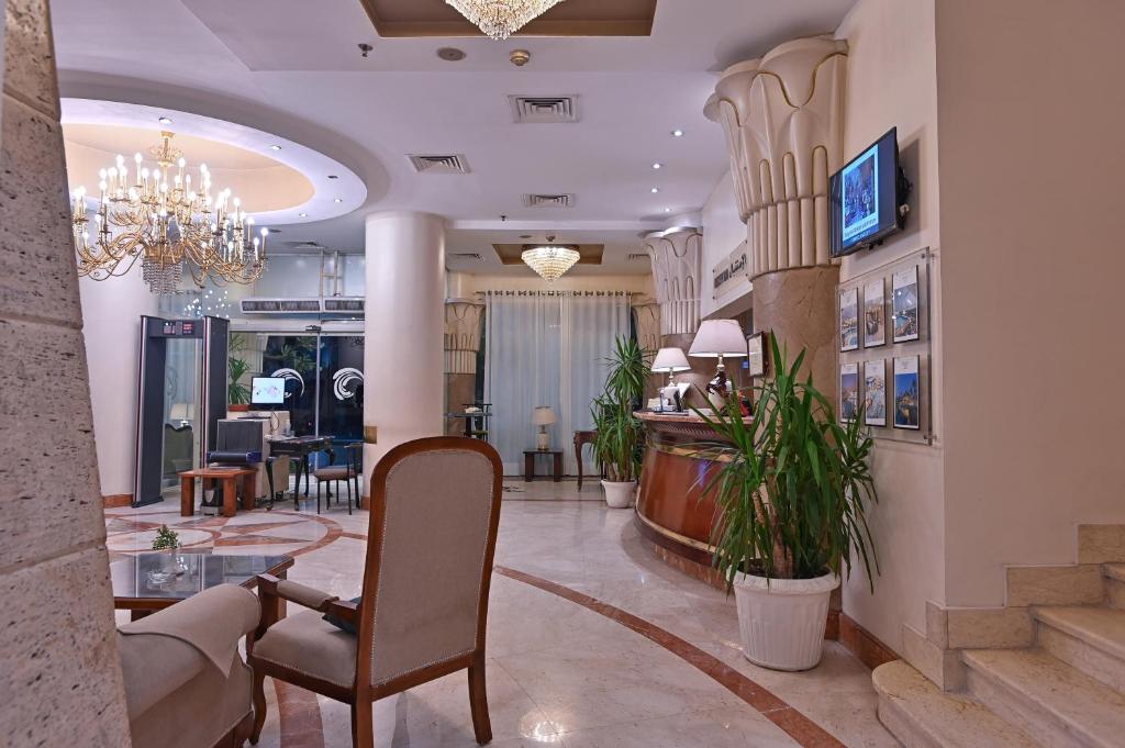 TV a/nebo společenská místnost v ubytování Swiss Inn Nile Hotel