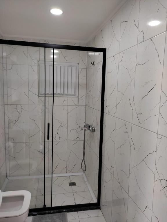 A bathroom at Garden Prizma Rooms&Aparts
