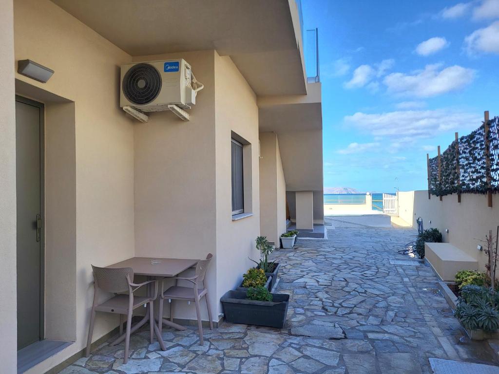 Balkón nebo terasa v ubytování Almare Beach