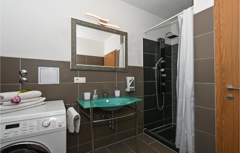 Kúpeľňa v ubytovaní Awesome Apartment In Okrug Gornji