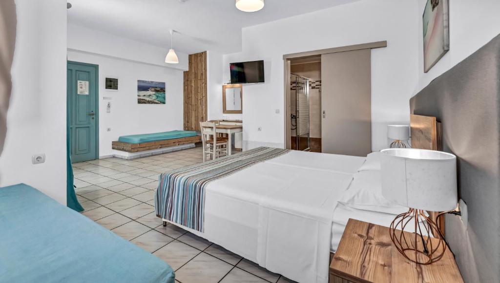 Postel nebo postele na pokoji v ubytování Almare Beach