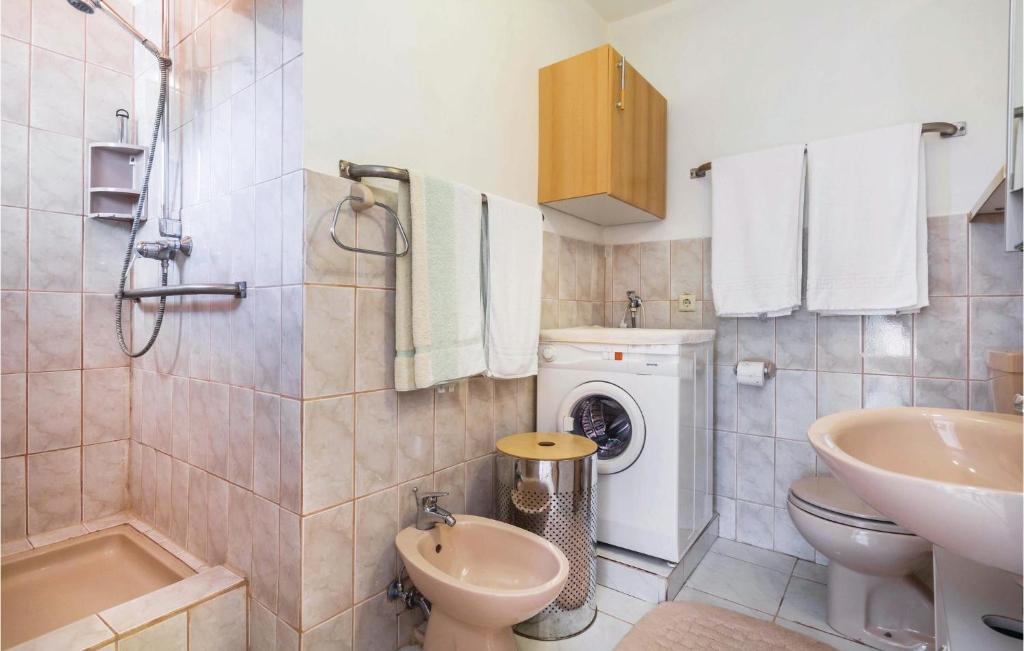 Fotografie z fotogalerie ubytování Cozy Apartment In Opric With Wifi v destinaci Opric