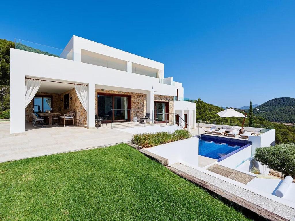 Πισίνα στο ή κοντά στο Villa in Ibiza near Sol den Serra Beach