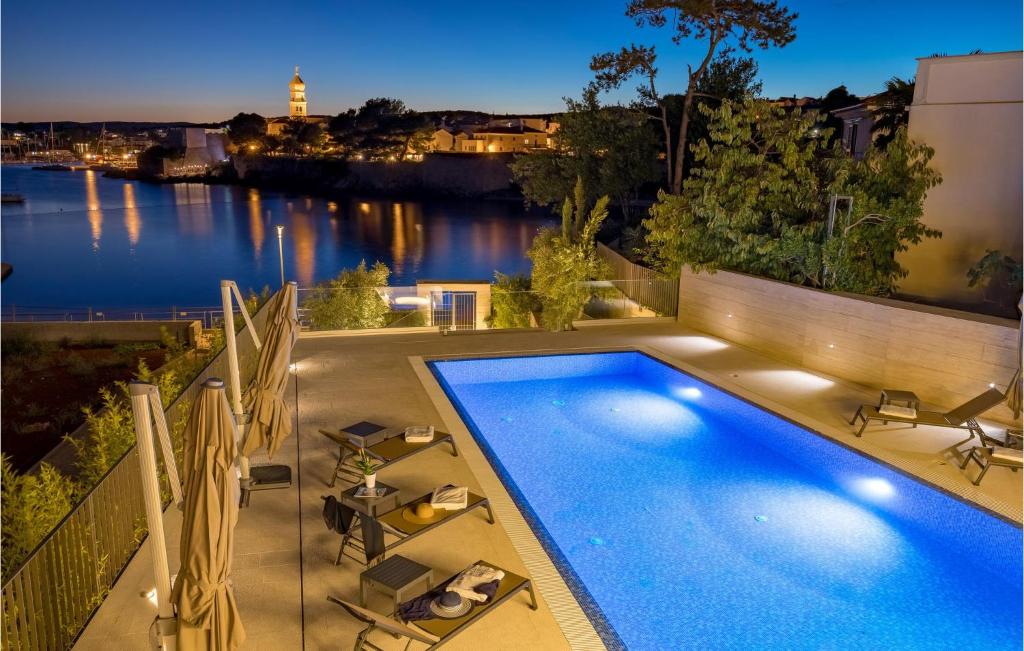 Bazén v ubytovaní Pet Friendly Apartment In Krk With Wifi alebo v jeho blízkosti