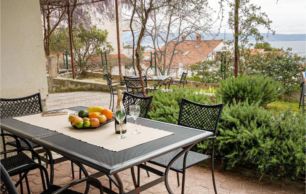 Nice Apartment In Podstrana With Wifi