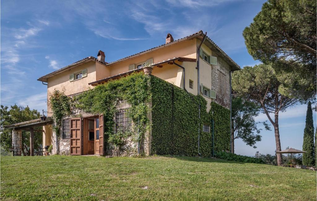 The building in which the holiday home is located