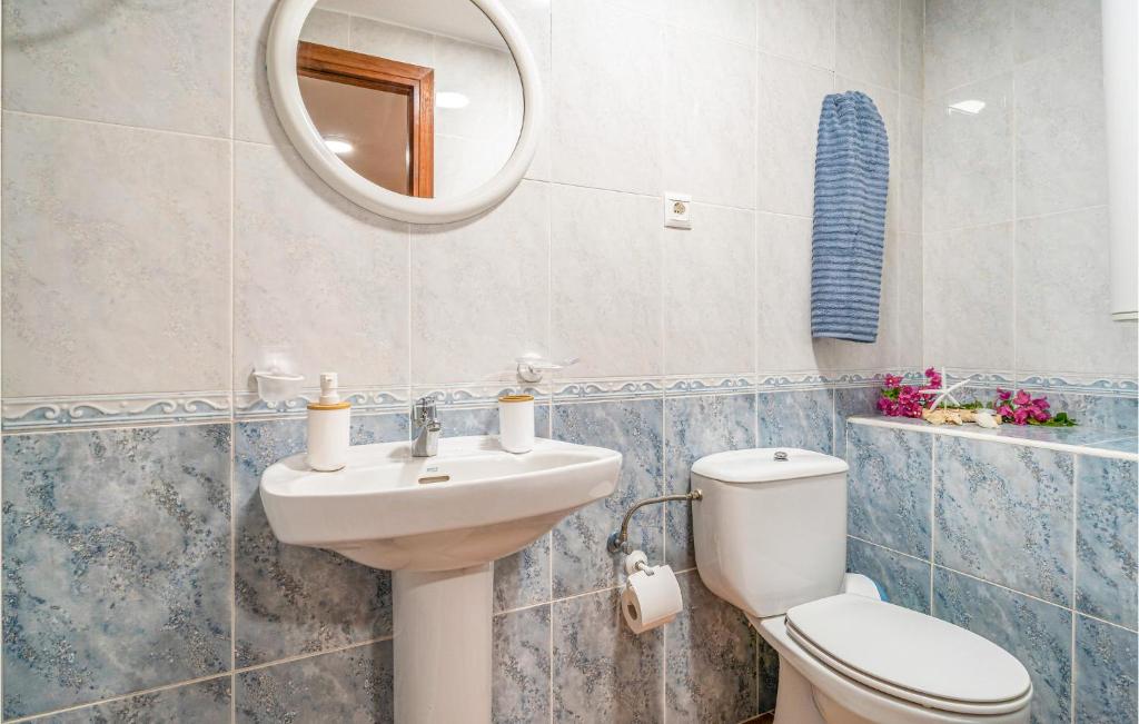 Kúpeľňa v ubytovaní 1 Bedroom Lovely Home In Jubrique