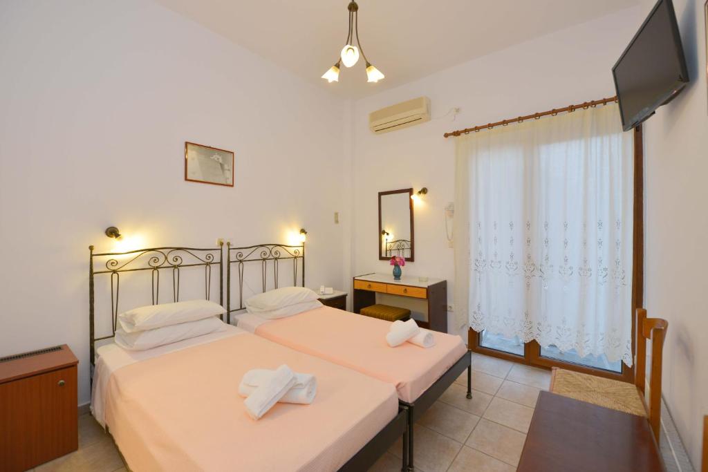 Postel nebo postele na pokoji v ubytování Artemon Hotel