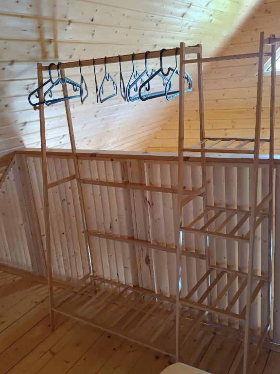 Palanda nebo palandy na pokoji v ubytování Słoneczne Tarasy Słajszewo