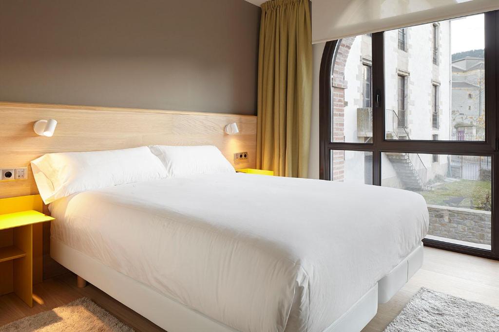 Postel nebo postele na pokoji v ubytování Hotel Imaz