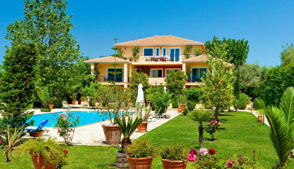 Bazén v ubytování Lefkas Blue Residence nebo v jeho okolí