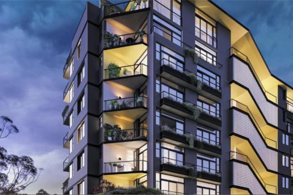 开普敦Studio的带阳台的建筑的 ⁇ 染