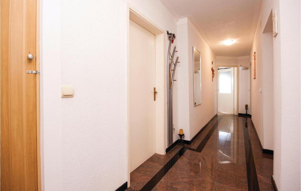Fotografie z fotogalerie ubytování Three-Bedroom Apartment In Vodice v destinaci Vodice