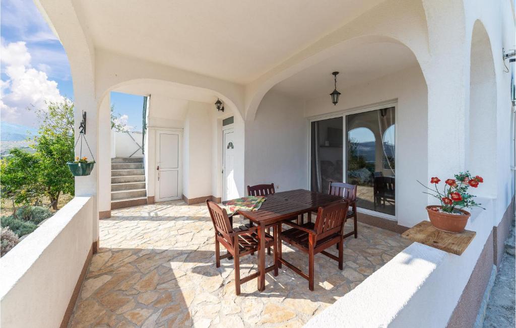 Lovely Home In Kastel Stafilic