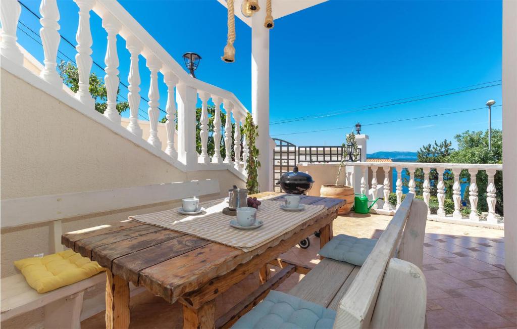 2 Bedroom Stunning Apartment In Dramalj