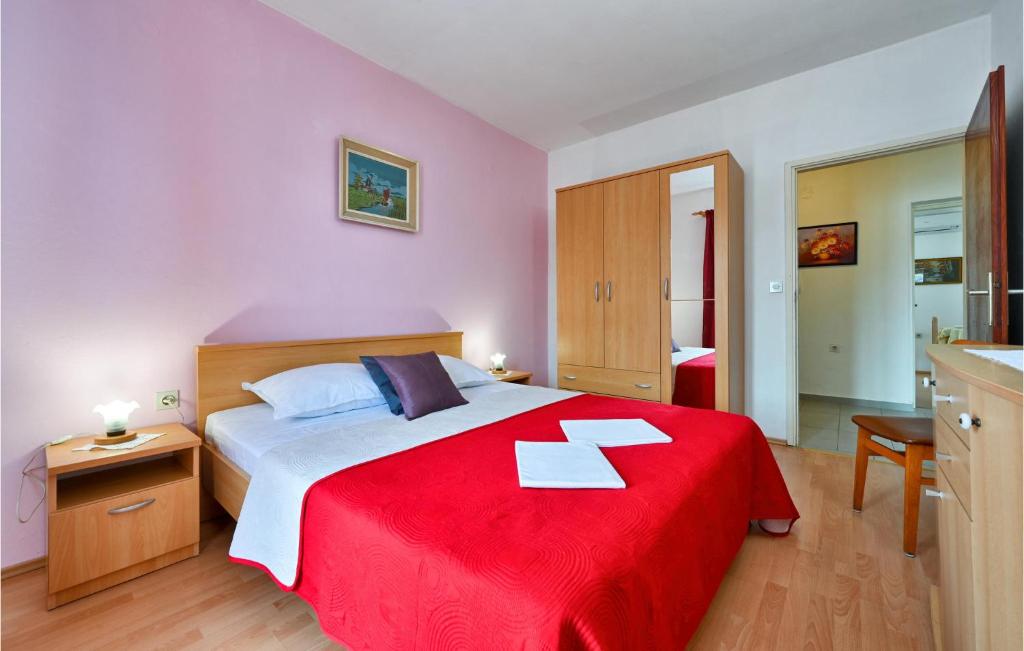 Posteľ alebo postele v izbe v ubytovaní Beach Front Apartment In Pag With Wifi