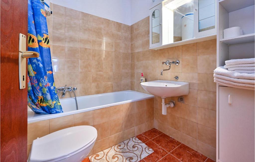 Kúpeľňa v ubytovaní Beach Front Apartment In Pag With Wifi