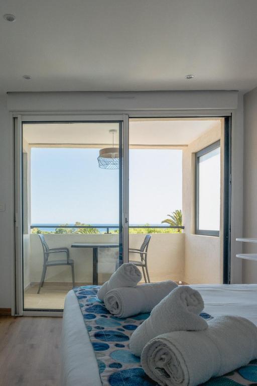 Postel nebo postele na pokoji v ubytování Hôtel Beau Site