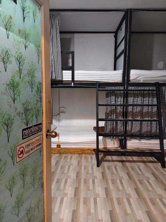 Postel nebo postele na pokoji v ubytování Backpack Hostel Kohyaoyai