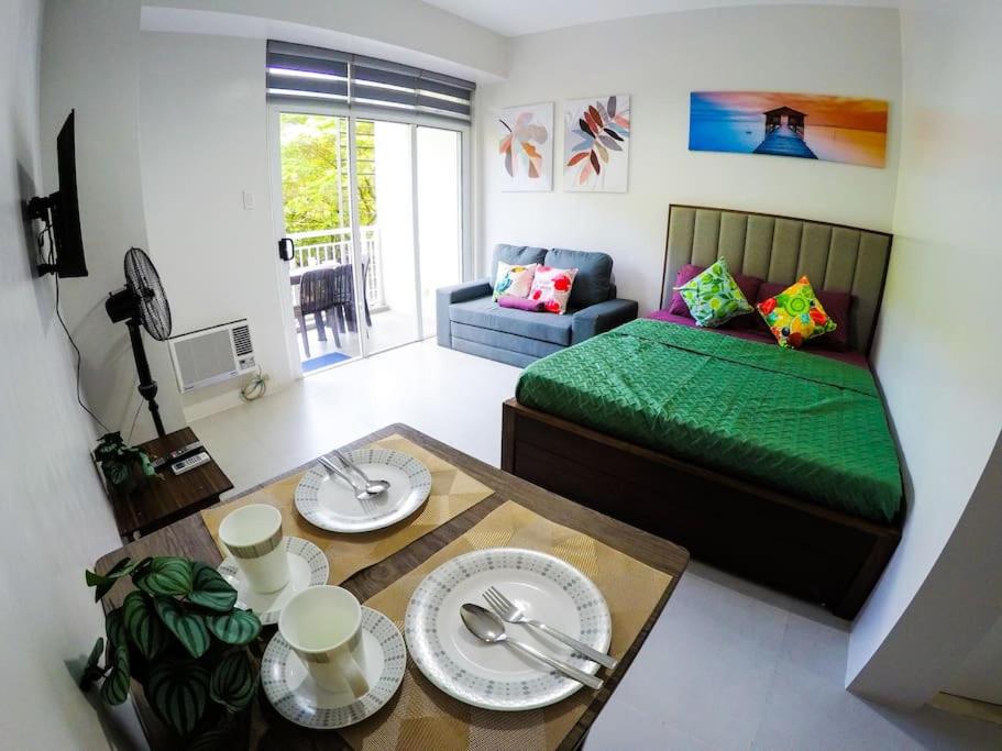 Istumisnurk majutusasutuses Seas the Day Pico De Loro Hamilo Coast Batangas