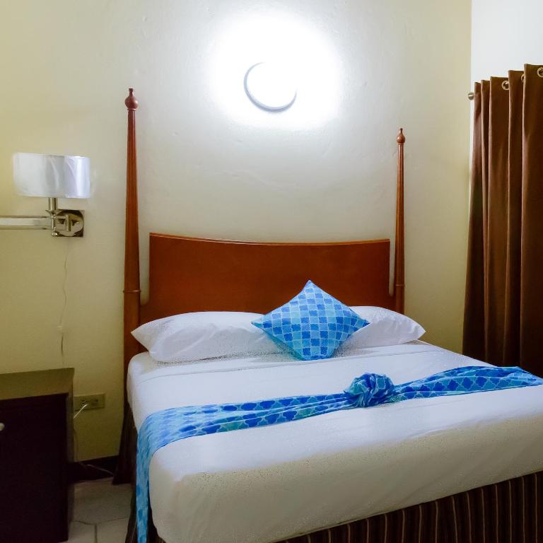 Postel nebo postele na pokoji v ubytování Jasmine Inn