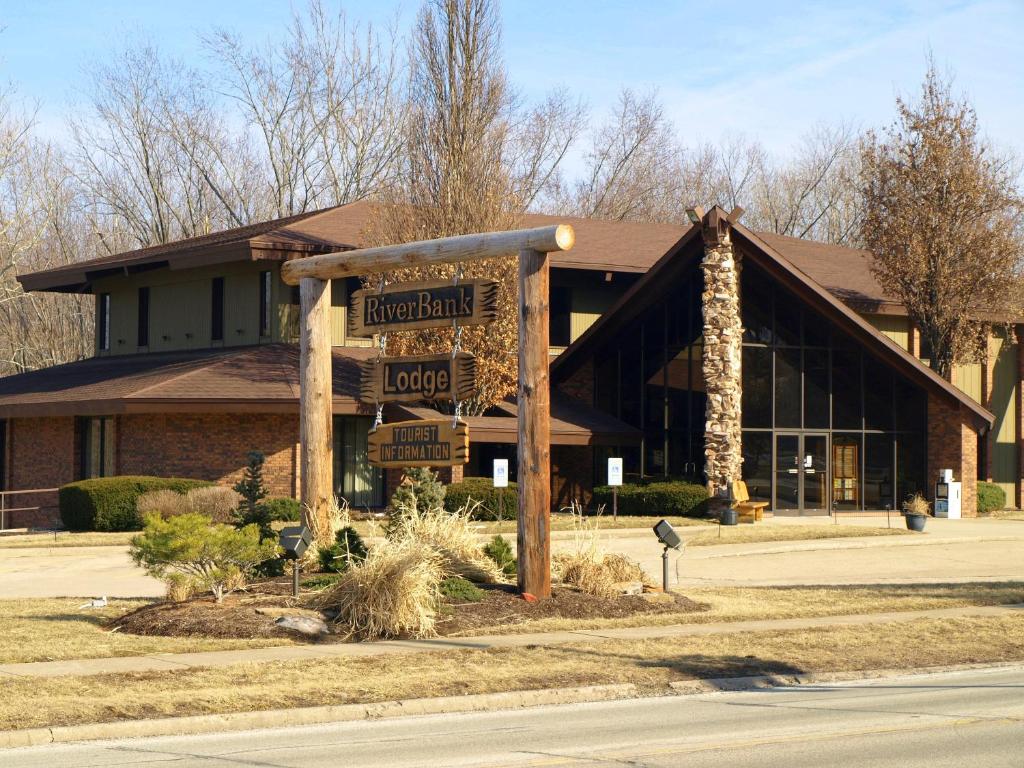 a building with a sign in front of it at RiverBank Lodge in Petersburg