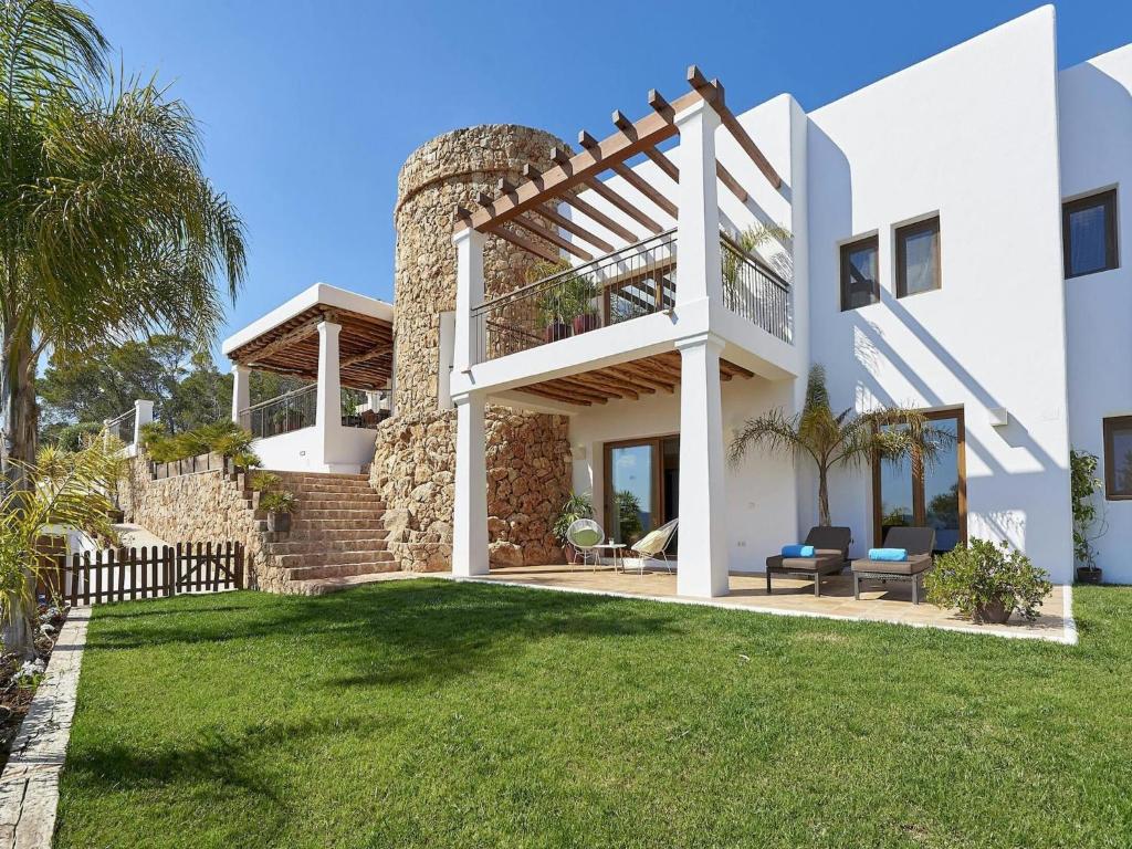 Κήπος έξω από το Villa in San Carlos with Jacuzzi & Stunning Views