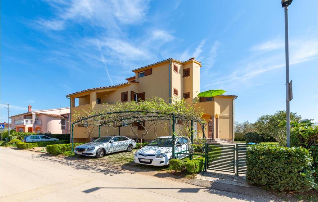 1 Bedroom Awesome Apartment In Valbandon