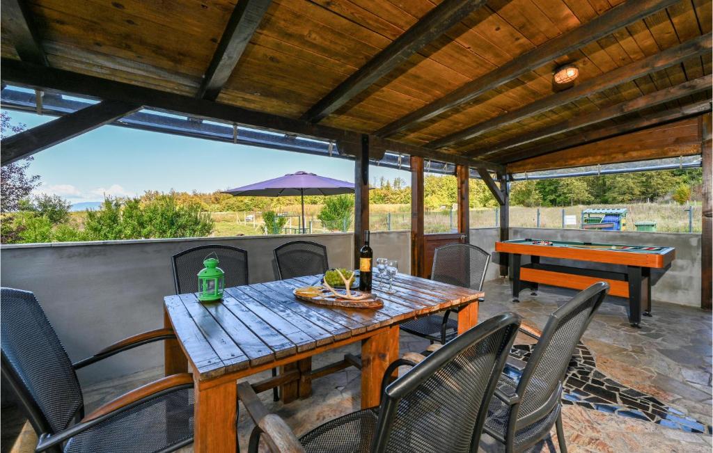 Balkón nebo terasa v ubytování Studio Holiday Home In Bratina