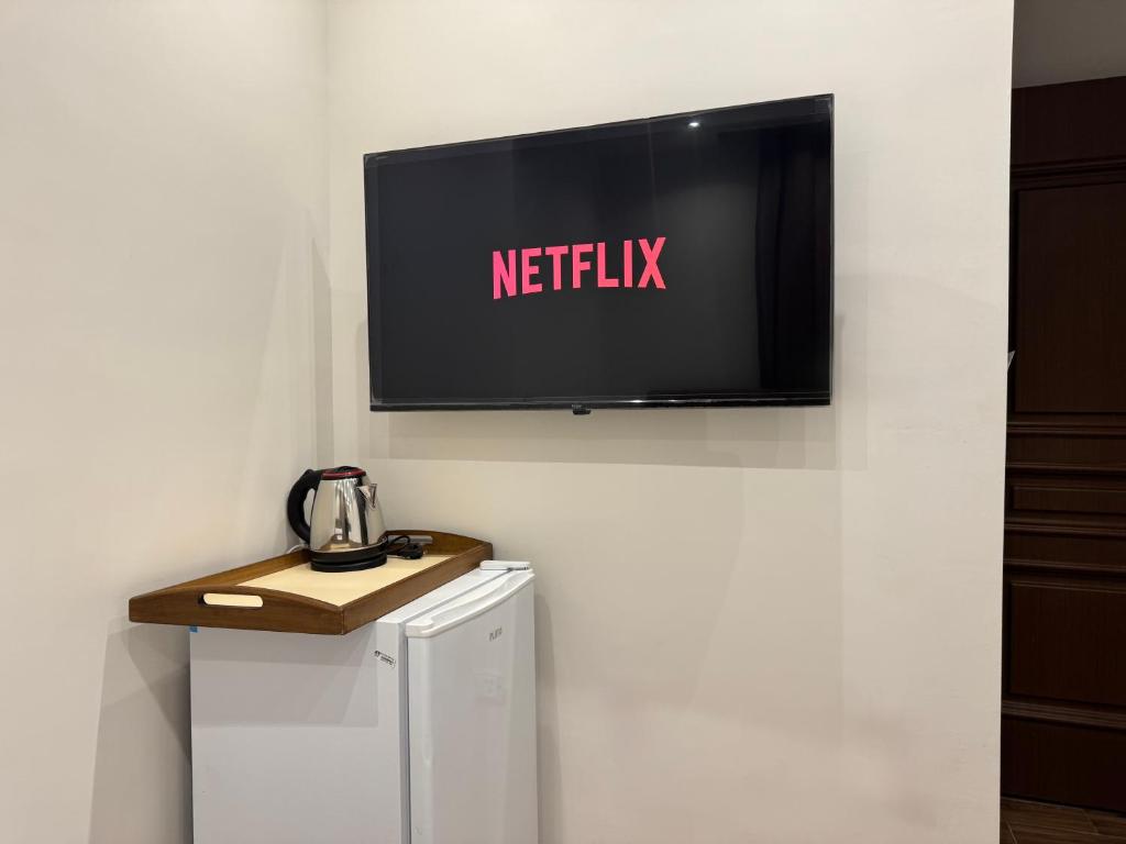 TV a/nebo společenská místnost v ubytování New White Pyramids Inn