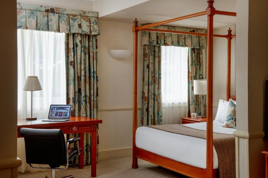 North Lakes Hotel and Spa - 4 Poster Suite