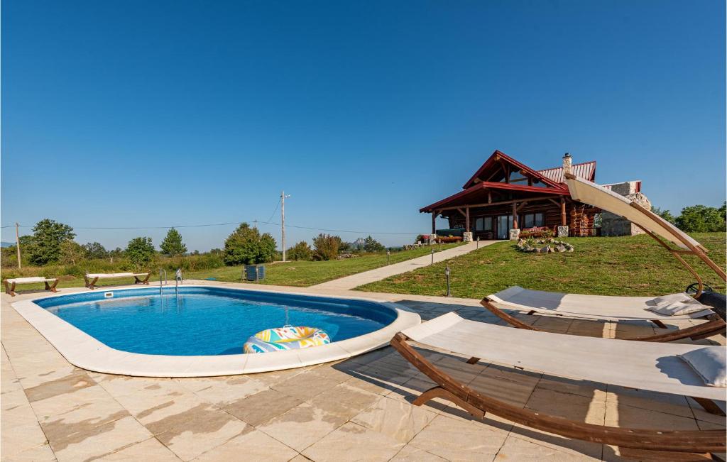 Bazén v ubytovaní Gorgeous Home In Sveti Rok With Jacuzzi alebo v jeho blízkosti