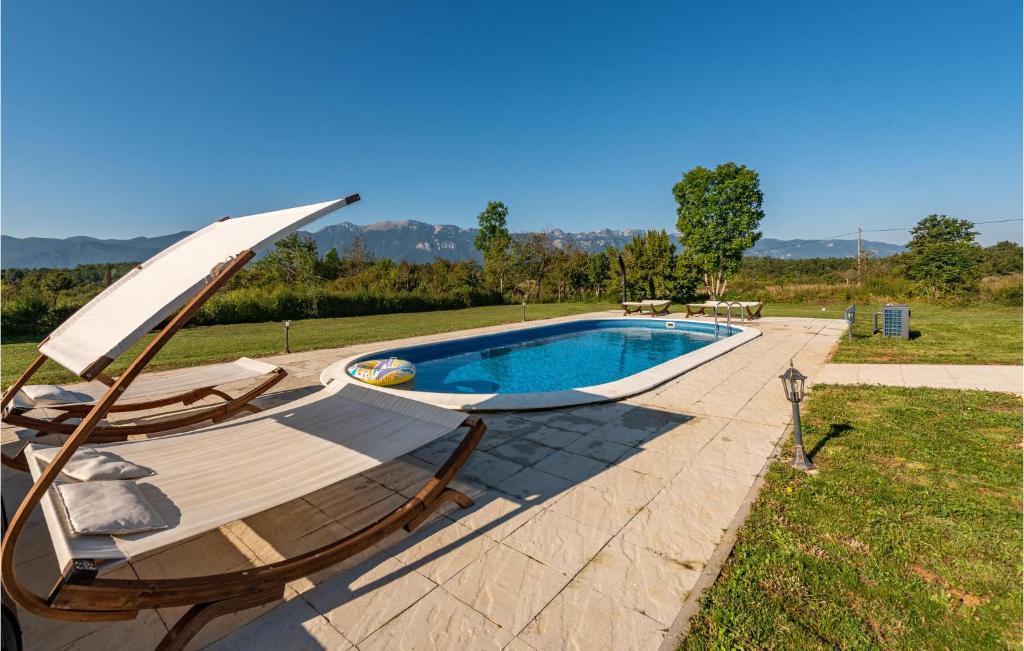 Bazén v ubytovaní Gorgeous Home In Sveti Rok With Jacuzzi alebo v jeho blízkosti
