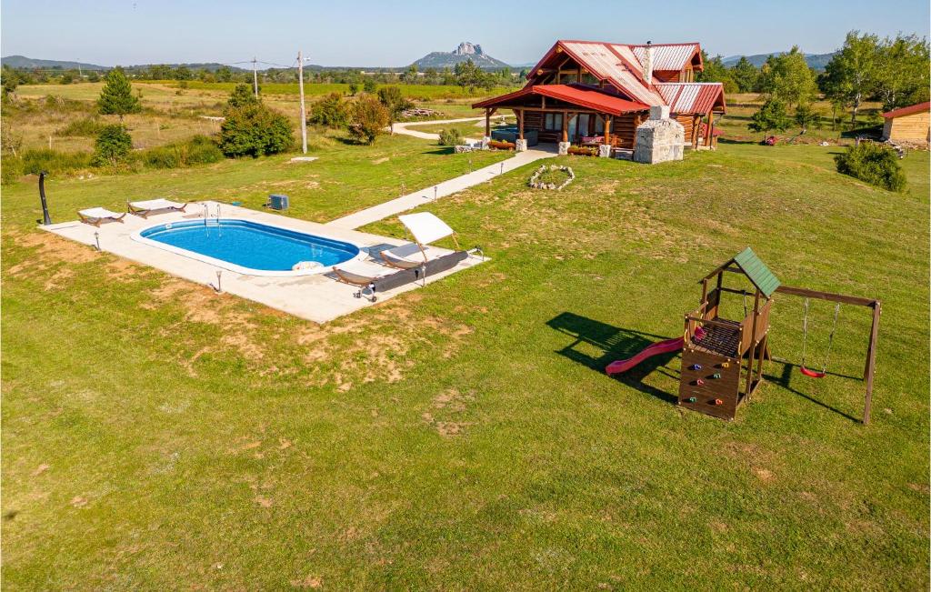 Bazén v ubytovaní Gorgeous Home In Sveti Rok With Jacuzzi alebo v jeho blízkosti